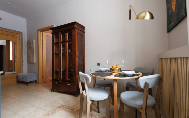 co vtorym etazhom u Strelki Vasil'evskogo Flat