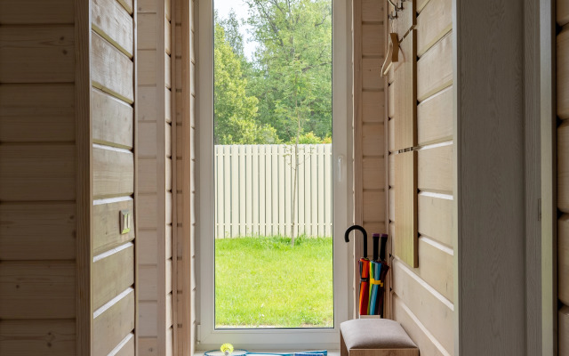 Частный дом Коттедж у озера на Речной