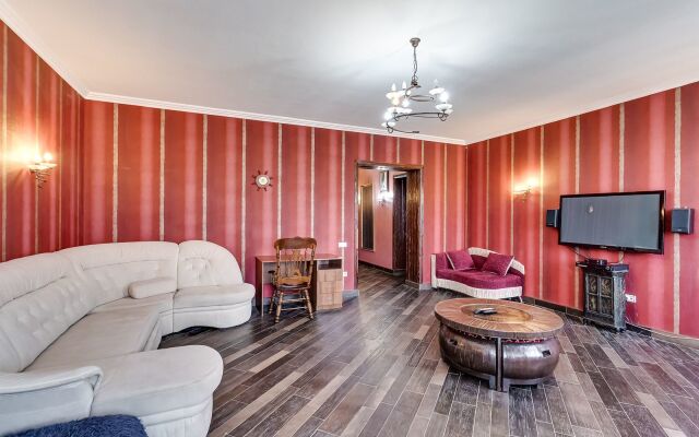 Na Bolshoy Sadovoy 52-56 Flat