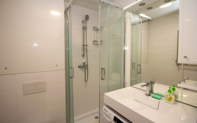 Uyutnaya Studiya V Novom Dome Apartments