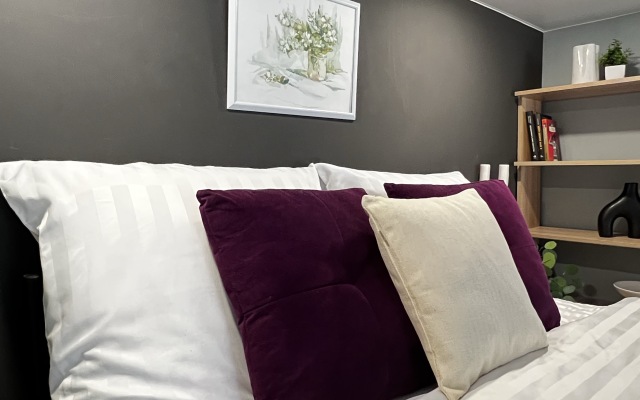 U Metro Nagornaya Flat