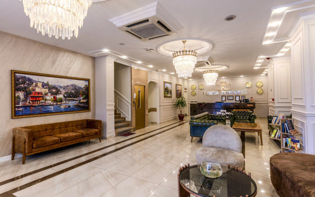Porta Romanos Hotel
