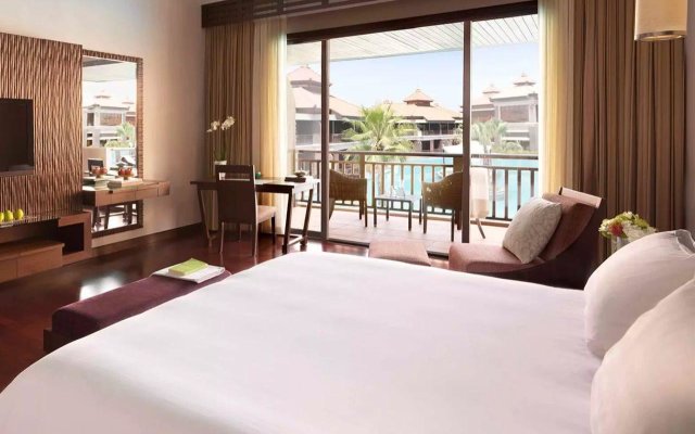 Курортный отель Anantara The Palm Dubai Resort