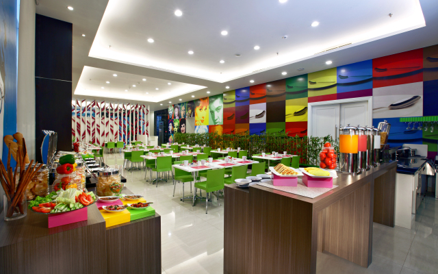 Отель Favehotel Zainul Arifin