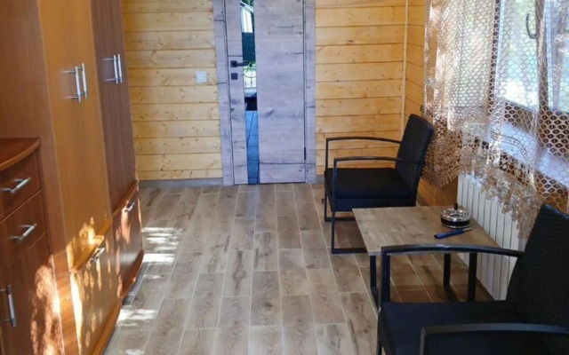 Частный Дом в Центpе Дeревни Взвад