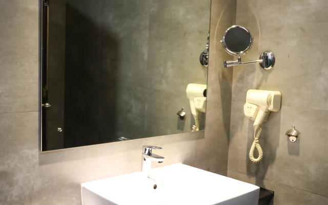 Best Western Elyon Colombo Hotel