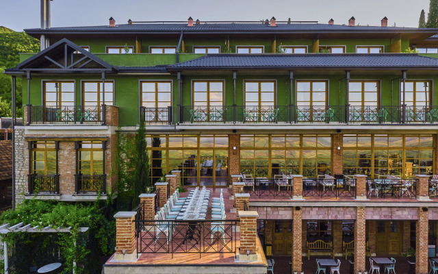 Ampelo Hotel