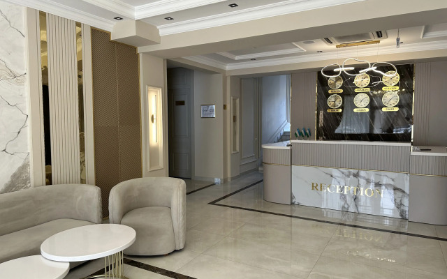 Hotel Emily Grand Palace