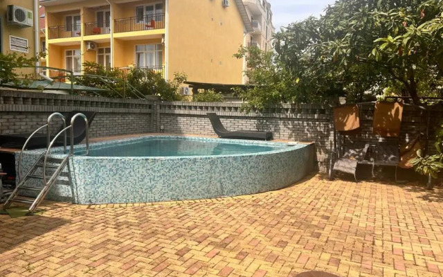 Magic Club Na Naberezhnoy Guest house