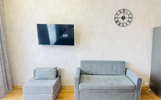 4kh mestnye apartamenty s balkonom i basseynom Apartments