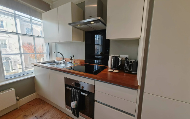 Historic Winchester Apartment
