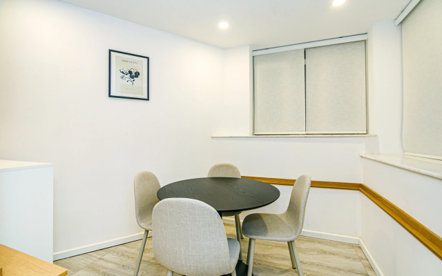 Imparator in Nizami Street Apartment