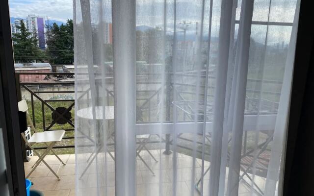 34/Studio with mountain view