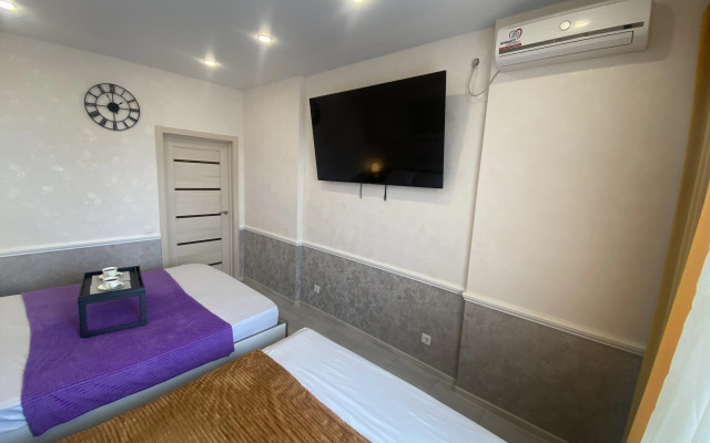 Shikarnaya Odnushka Ryadom s Meditsinskim Tsentrom Flat