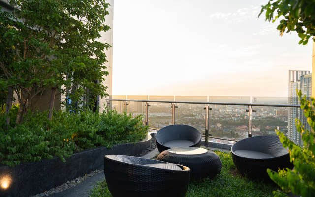 Oakwood Suites Tiwanon Bangkok Hotel