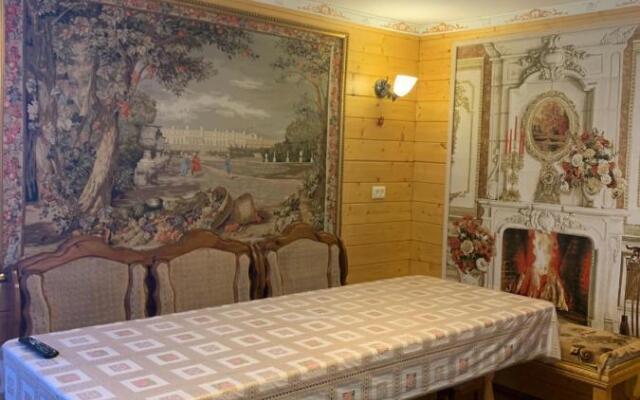 Частный дом на берегу речки Каменка