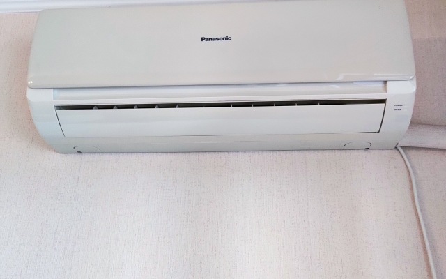 2 Komnaty Tsentr Konditsioner Balkon Chistaya Voda Flat