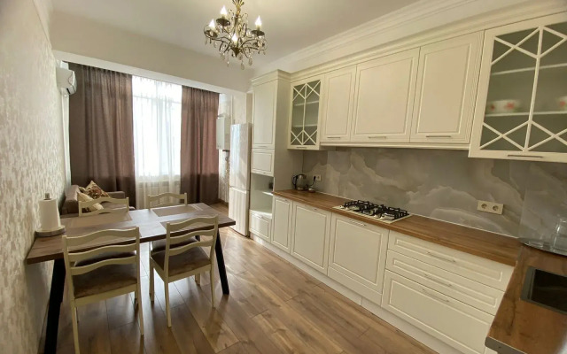 Tur House v Kaspiyske Apartments