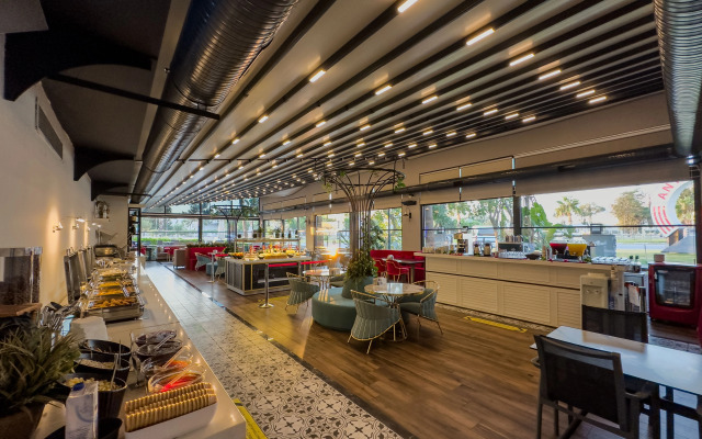 Отель Leaf Port Boutique