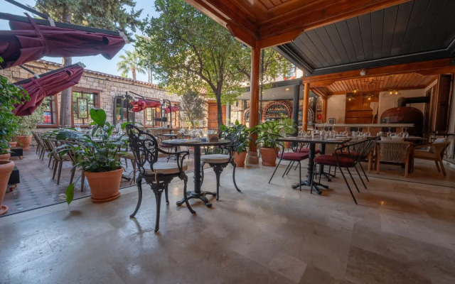Belmondo Suites Hotel