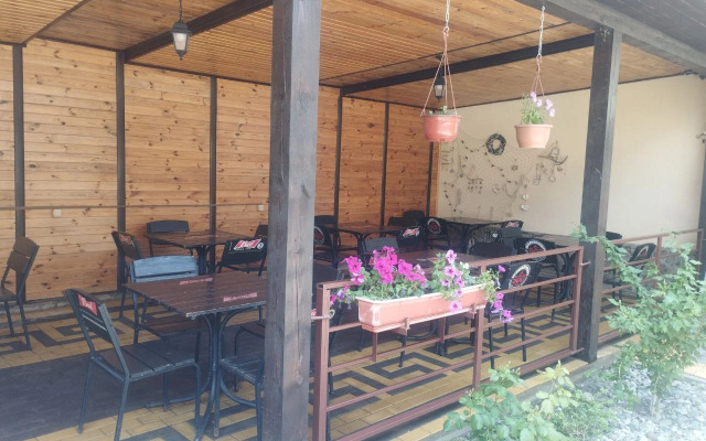 V Gostevom Dome ochag Living quarters