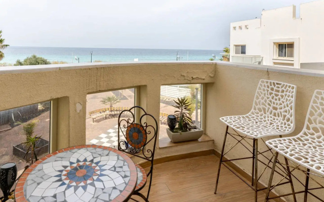GW932 Gugel Waves Amazing Seaview Flat