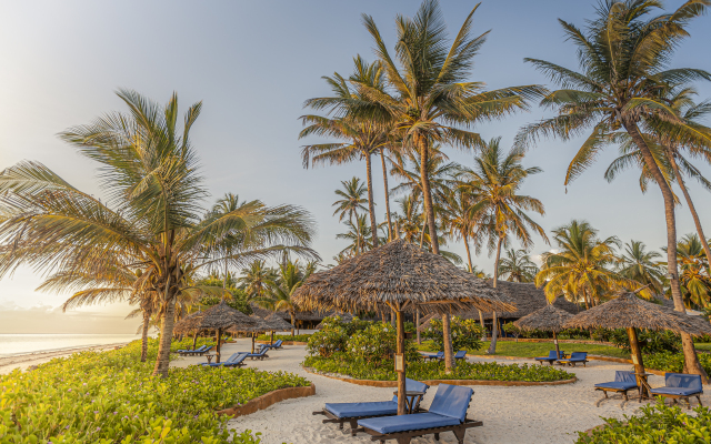 Breezes Beach Club & Spa – Half Board