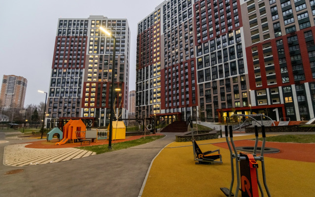 V Novostroye Na Troikh Apartments