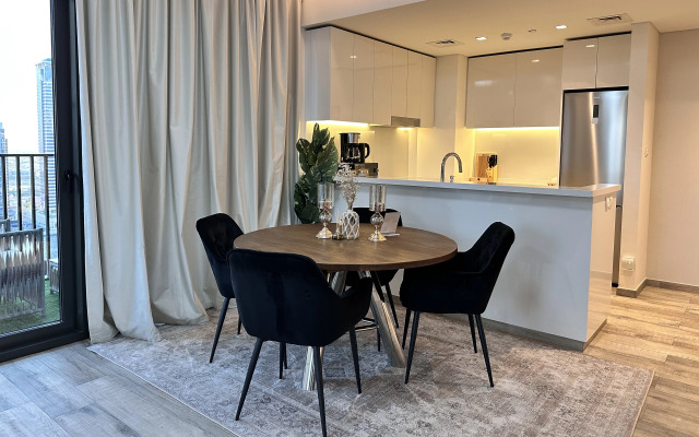 Апартаменты Vserve Modern Oasis: Canal & Burj Views