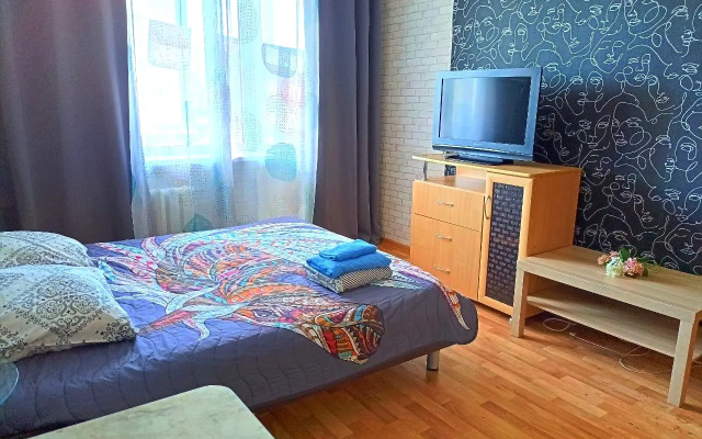 Khudozhnik Zhdyot Svoikh Gostey Flat
