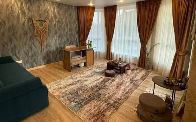 S Basseynom I Baney Private House