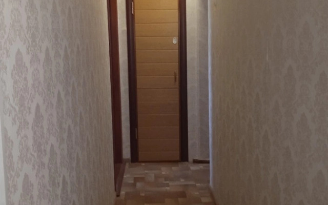 Tryokhkomnatnaya V Posyolke Ordzhonikidze Flat