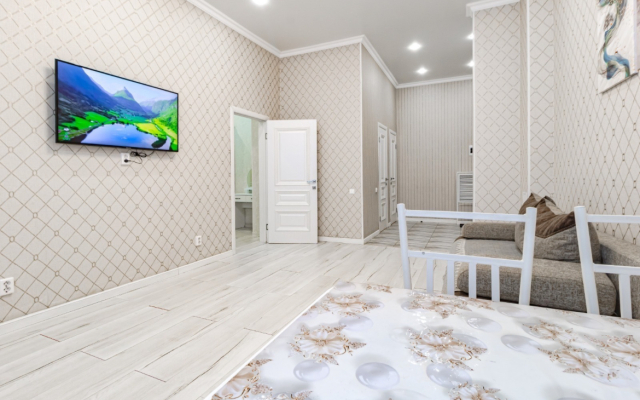 Ryadom S Bayantau Flat