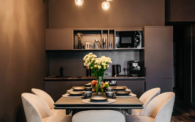 Trekhurovnevye Bezmyatezhnosty Ekho Gor Apartments