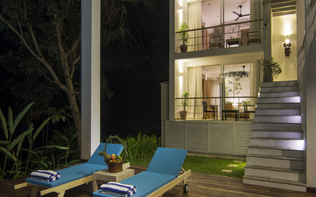 33 Lake Terrace Hotel