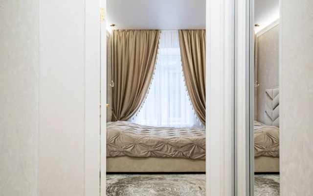 V Tsentre s Parkovkoy Flat