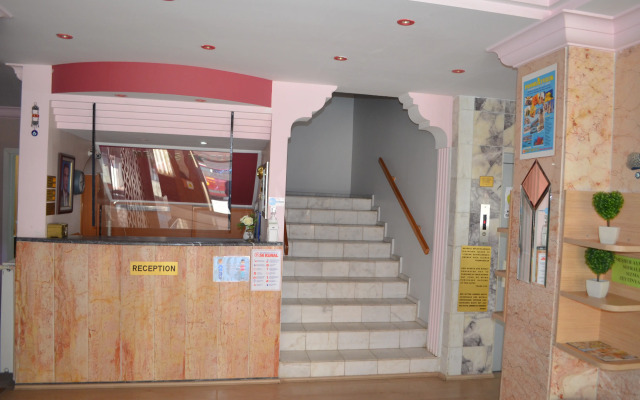 Megas Hotel