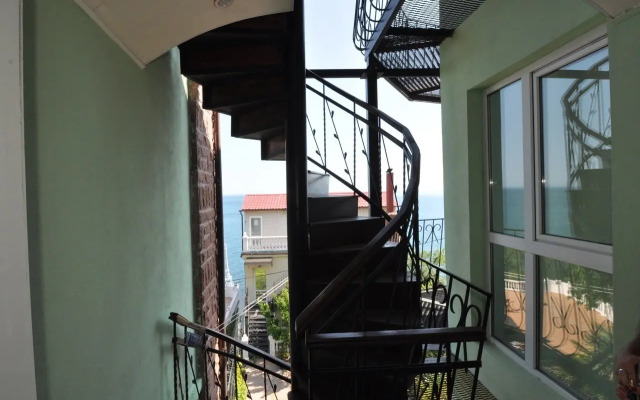 V Yalte Na Ulitse Drazhinskogo 23v Guest house