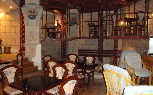 Gaddis Hotel, Suites and Apartments