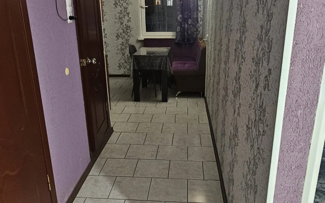 Bolshaya Uyutnaya Dvukhkomnatnaya Kvartira Flat