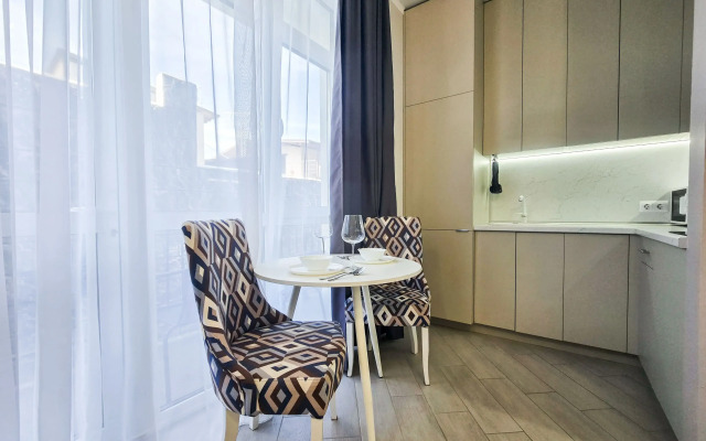 Nebol'shaya studiya dlya 2kh chelovek dlya uyedineniya so svoim balkonchikom Flat