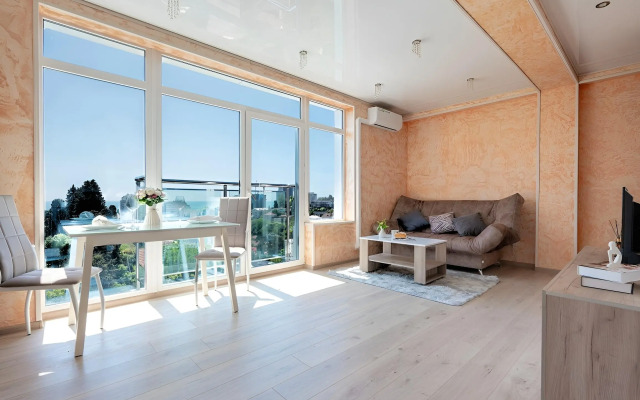 Просторная квартира с панорамой на море. Маэстро 67