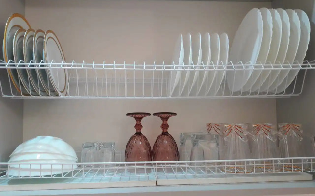 Iz tryokh komnat Flat