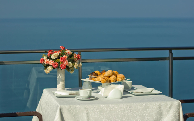 Sky Inn Batumi Hotel - Image 3