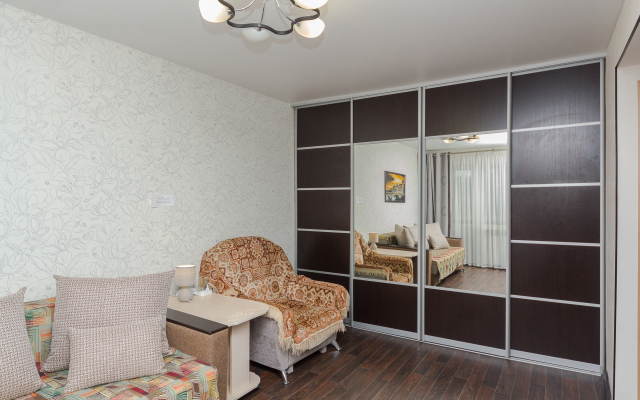 On Leningradskaya 8 Flat
