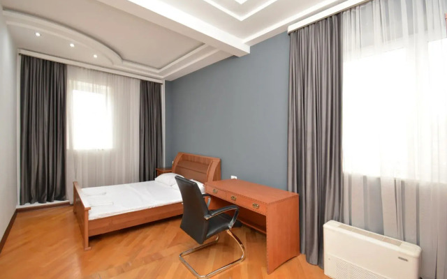 3-Komn. V Novostroyke, Ulitsa Arama, Di6413 Flat