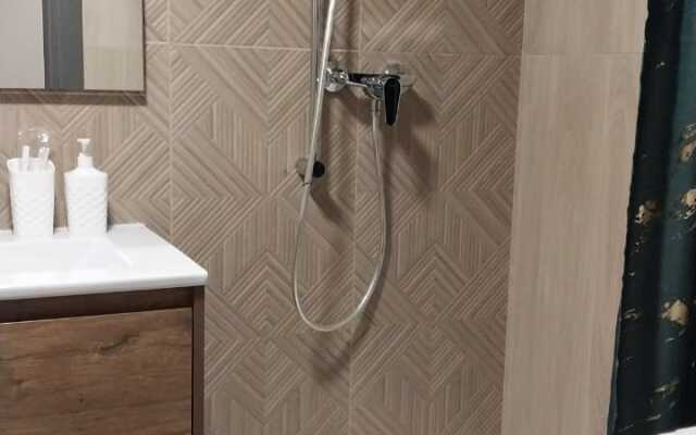 Uyutnye Sovremennye Vmestitelnye Apartamenty 615 Apartments