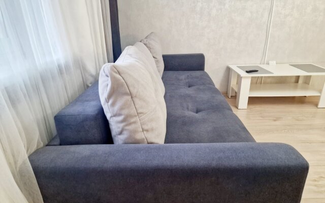 Dvuhkomnatnye Centr, u ploshchadi Pobedy,CHernyahovskogo 12A,Kolibri#12A Apartments