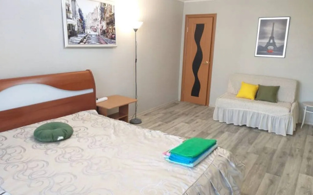V Tsentre Goroda V Shagovoy Pl. Lenina Flat