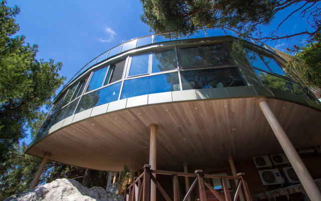 Discovery Eco-Hotel